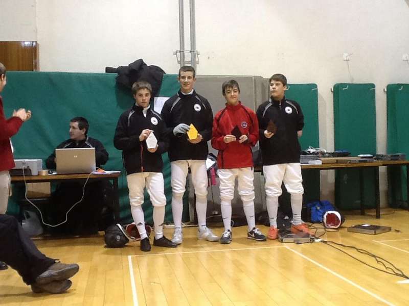 El Club Navarro de Esgrima y el Sancho VII se reparten las victorias en el III Torneo de Ránking Navarro de Espada